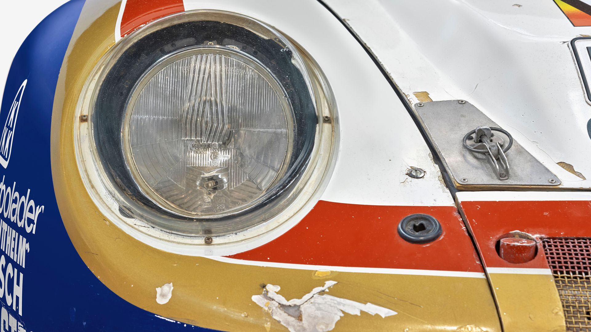 Detail of the second placed Porsche 959 Dakar from the 'Wundercar' exhibition